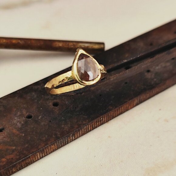 Engagement ring. 14k Yellow gold ring with 1.3ct Brown-gray color diamond. - Picture 4 of 17